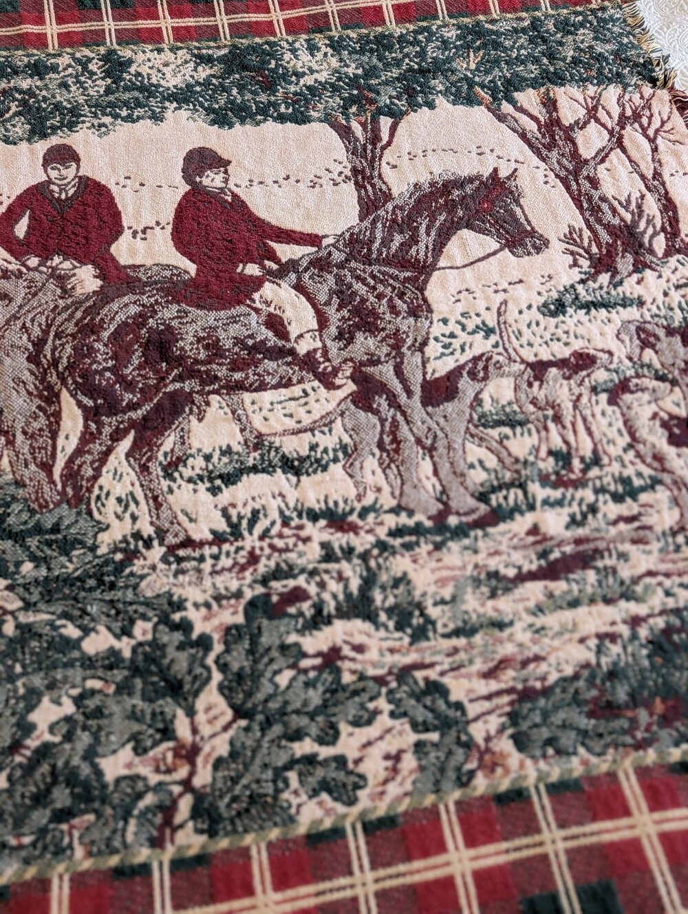 Vintage tapestry fringe throw blanket red/ green equestrian dogs fox hunt 60x44 - Picture 3 of 7